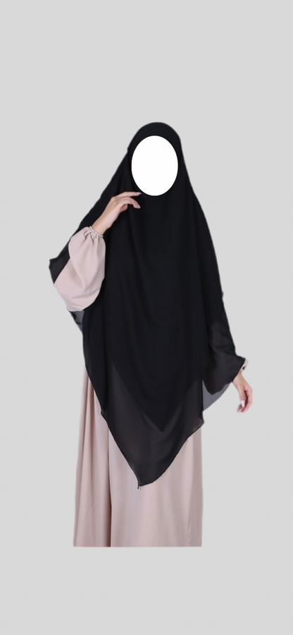 Stijl en comfort gecombineerd in de Elegance Chiffon Khimar in Black. Lichtgewicht en elegant.