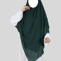 De Elegance Chiffon Khimar in Dark Green biedt een tijdloze look. Perfect voor elke outfit.