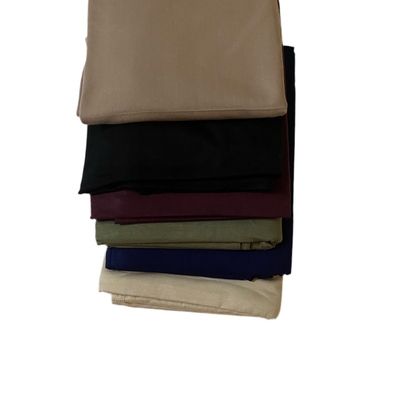 "Voeg een vleugje luxe toe met de Premium Viscose Hijab FOUNARA. Lichtgewicht en stijlvol voor elke outfit."